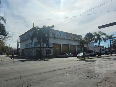 Av. Hipolito Yrigoyen  al 1900