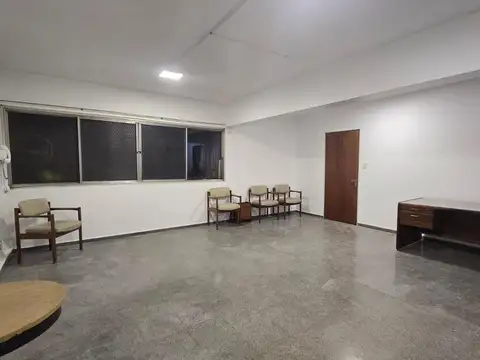 ALQUILER OFICINA/LOCAL INTERNO EN MICROCENTRO