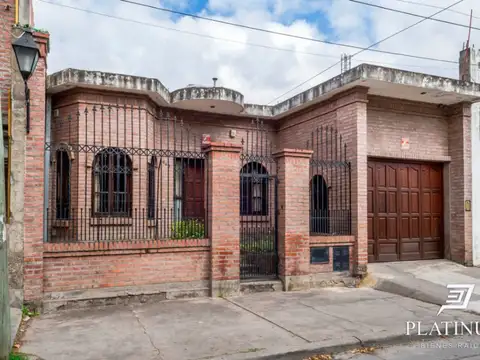 Casa 5 ambientes con 1 baño