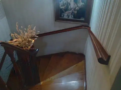 Casa en venta - 4 Dormitorios 4 Baños - Bahía Blanca