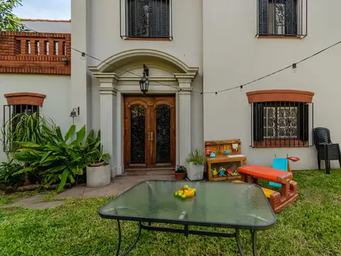 Casa 5 ambientes con 4 baños