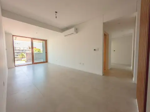 VENTA SEMIPISO 4 AMBIENTES A ESTRENAR CON BALCÓN Y PATIO