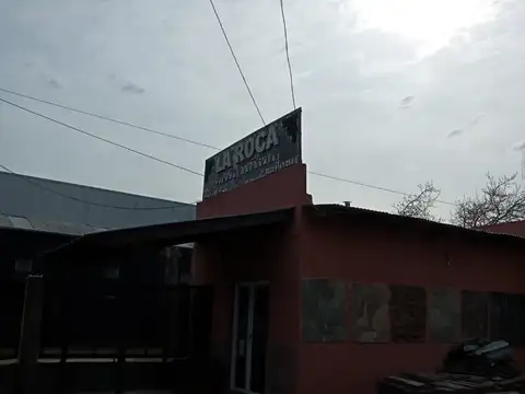 Galpón con local comercial y amplio terreno sobre Colectora Au 2