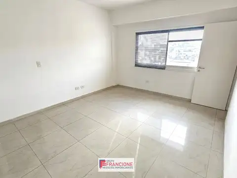 Oficina 4 ambientes con 2 baños