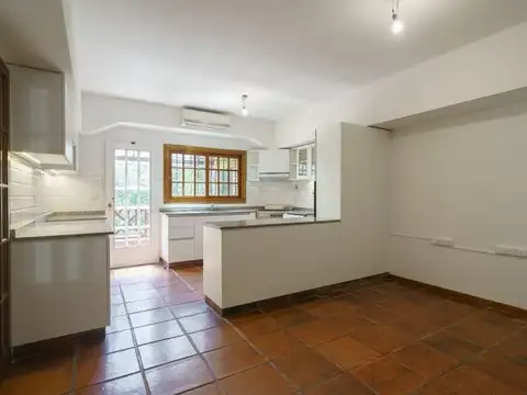 Casa en Venta con 4 cocheras