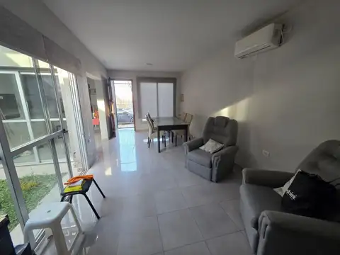 Casa 2 ambientes con 3 baños