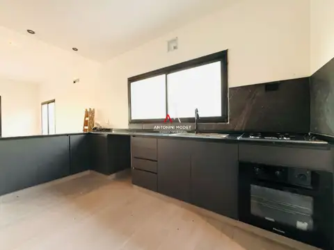Casa en Venta en Pilar del Este - Santa Lucia, USD 175.000