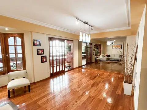 Piso 6 Amb c/ balcon, patio y 2 cocheras