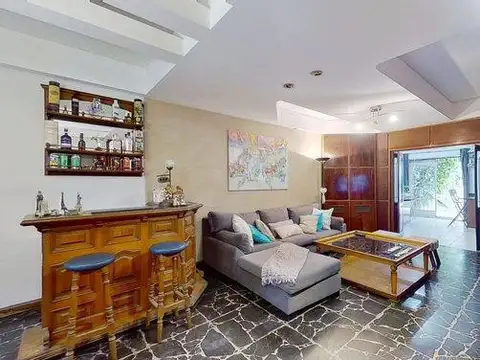 Casa en Venta con 2 cocheras