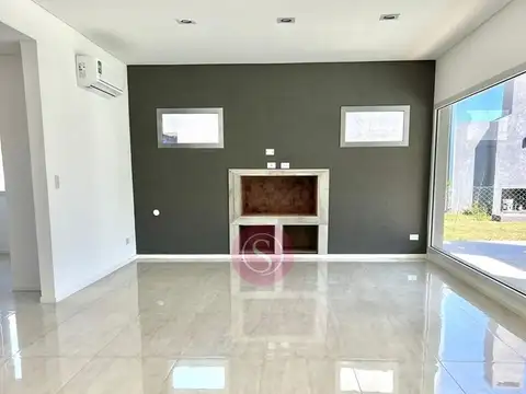 Casa en Alquiler con 2 cocheras