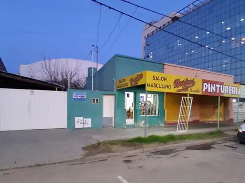 2 locales + departamento