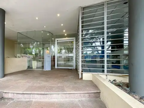 AV. DEL LIBERTADOR al 15600 entre VARELA JUA y DARIO RUBE