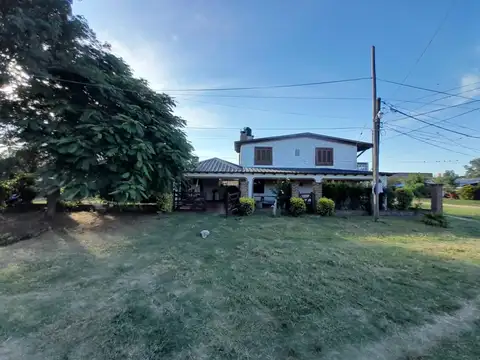 Casa 4 ambientes con 2 baños