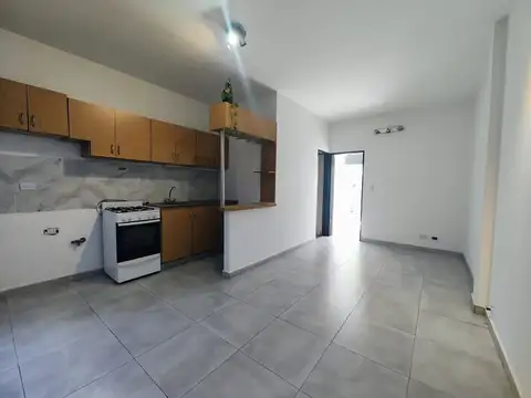 VENTA DEPARTAMENTO 2 AMBIENTES CASEROS CON PATIO