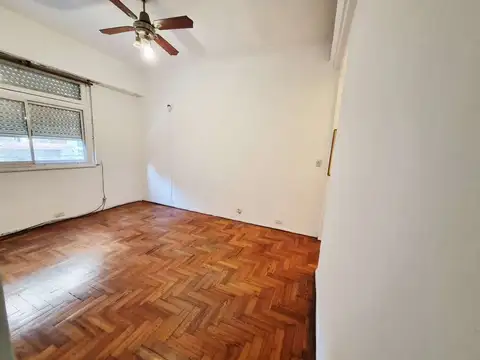 Departamento en Alquiler en Parque Centenario, $ 650.000