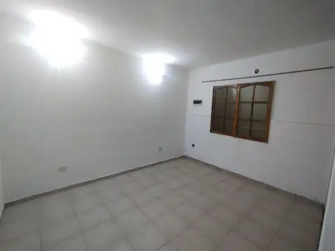 Depto Tipo Casa en Alquiler en Remedios de Escalada, $ 850.000