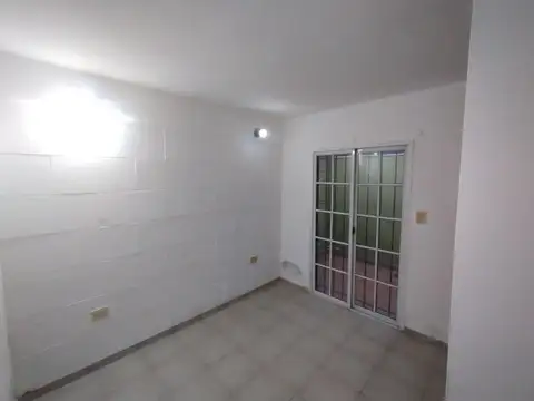 Depto Tipo Casa en Alquiler en Remedios de Escalada, $ 850.000