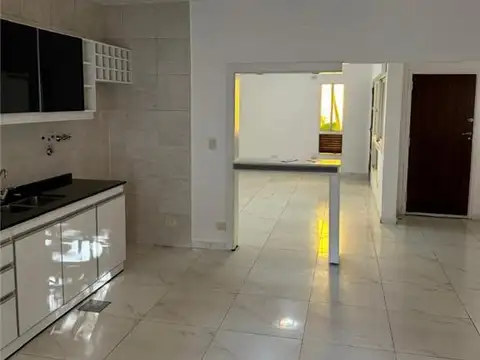 Casa en Alquiler con 2 cocheras