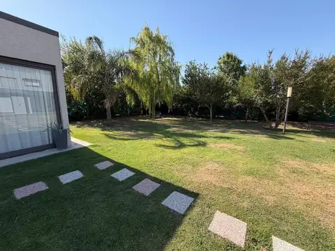 Casa en venta Greenville con quincho, pileta climatizada