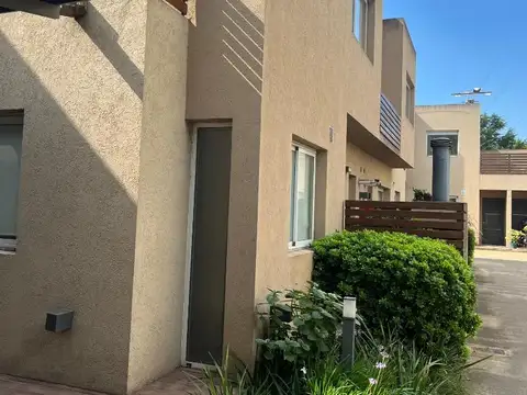 Adrogue VENTA duplex 3 amb c/cochera muy buena ubicacion