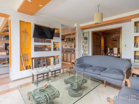 Casa en Venta con 3 cocheras