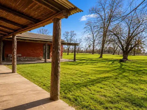 Chacra de 6,7 ha con casa, galpón y pileta en San Miguel del Monte