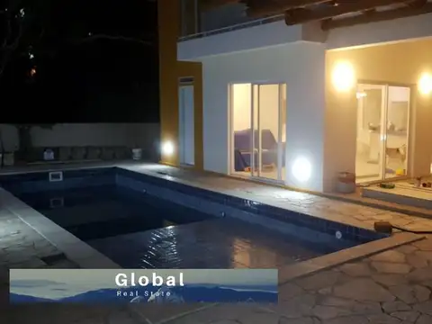 Casa en Venta con 3 cocheras