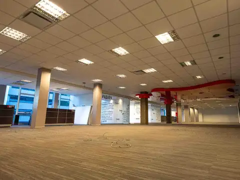 Oficina 6 ambientes con 4 baños