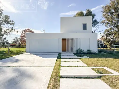 Excelente casa en venta, en construccion, en Azzurra