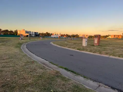 Av. Int. Remigio Lopez 400