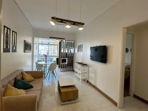 Departamento 2 ambientes a la calle.