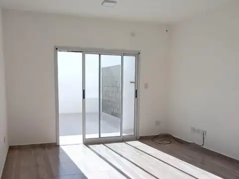DEPTO 1 AMB C/ GRAN PATIO  APTO VIVIENDA O PROFESIONAL