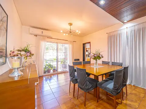 Casa 5 ambientes con 2 baños
