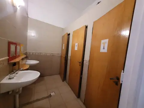 Casa en Alquiler con 10 cocheras