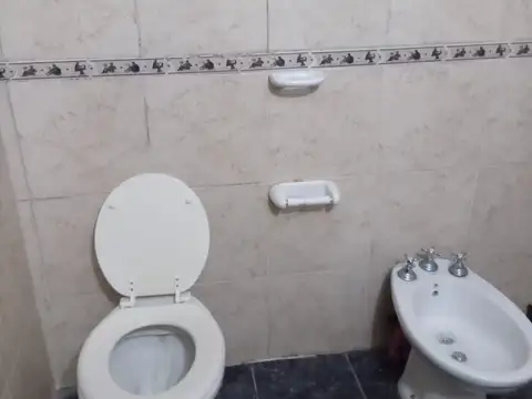 Departamento en planta alta con 2 habitaciones.