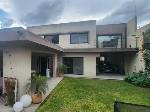 Casa en Venta con 5 cocheras