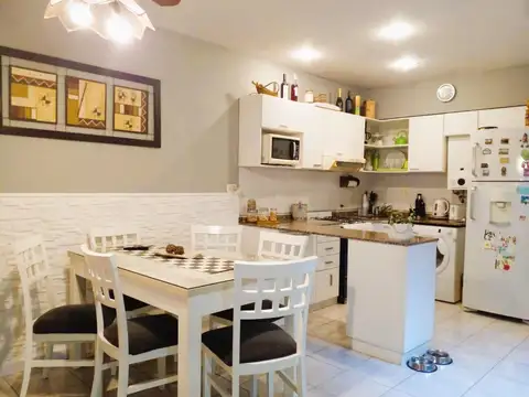 Depto Tipo Casa 3 ambientes con 2 baños