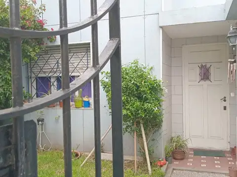 VENTA CASA MÁS DEPARTAMENTO 5 AMBIENTES  RIVADAVIA