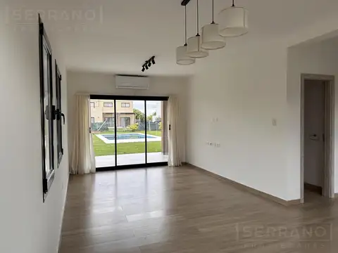 Casa en Alquiler con 5 cocheras