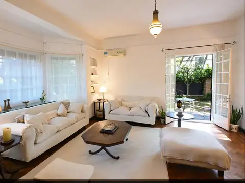 Casa en venta 8 ambientes con jardín en Acassuso San Isidro