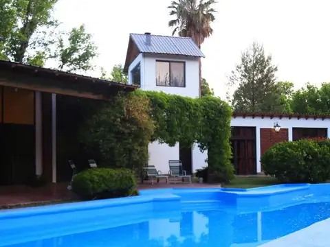 Casa 6 ambientes con 3 baños