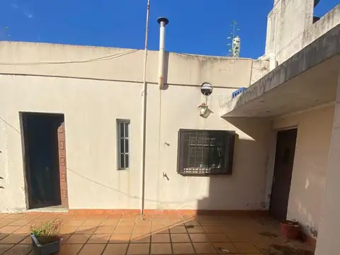 CASA A LA VENTA CON LOCAL EN SAN MIGUEL EN BARRIO MANUELITA