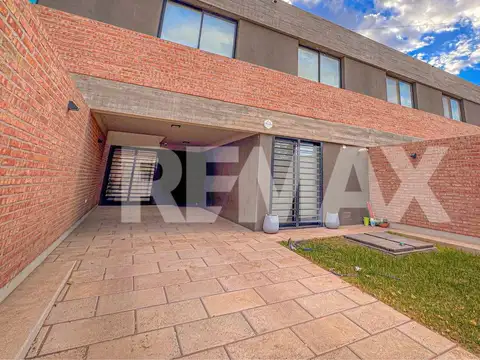 VENDE DUPLEX 3 DORMITORIOS. BARRIO TIERRA MANSA