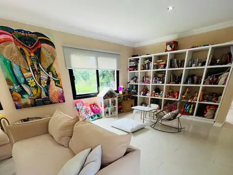 Casa 5 ambientes con 4 baños