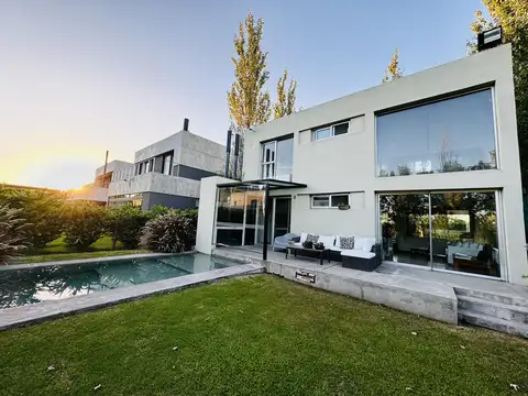 Casa en  venta 3 dormitorios en Los Pasos barrio de Jockey Club