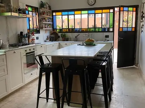 Casa en Venta con 2 cocheras
