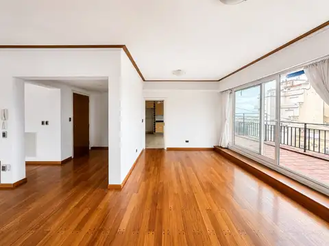 Venta Piso 13 con terraza y vistas abiertas al rio