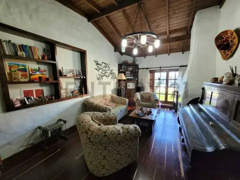 VENTA CASA 4 AMBIENTES, DOS PLANTAS CON ESCRITORIO, VILLA PRIMERA MAR DEL PLATA