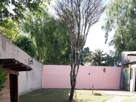 Casa en venta - 2 Dormitorios 2 Baños - Cochera - 448Mts2 - Punta Lara