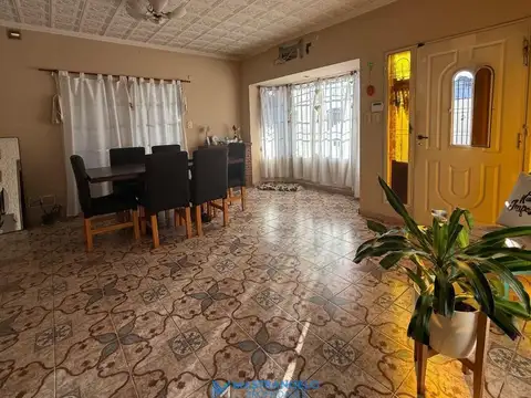 Casa 5 ambientes con 4 baños